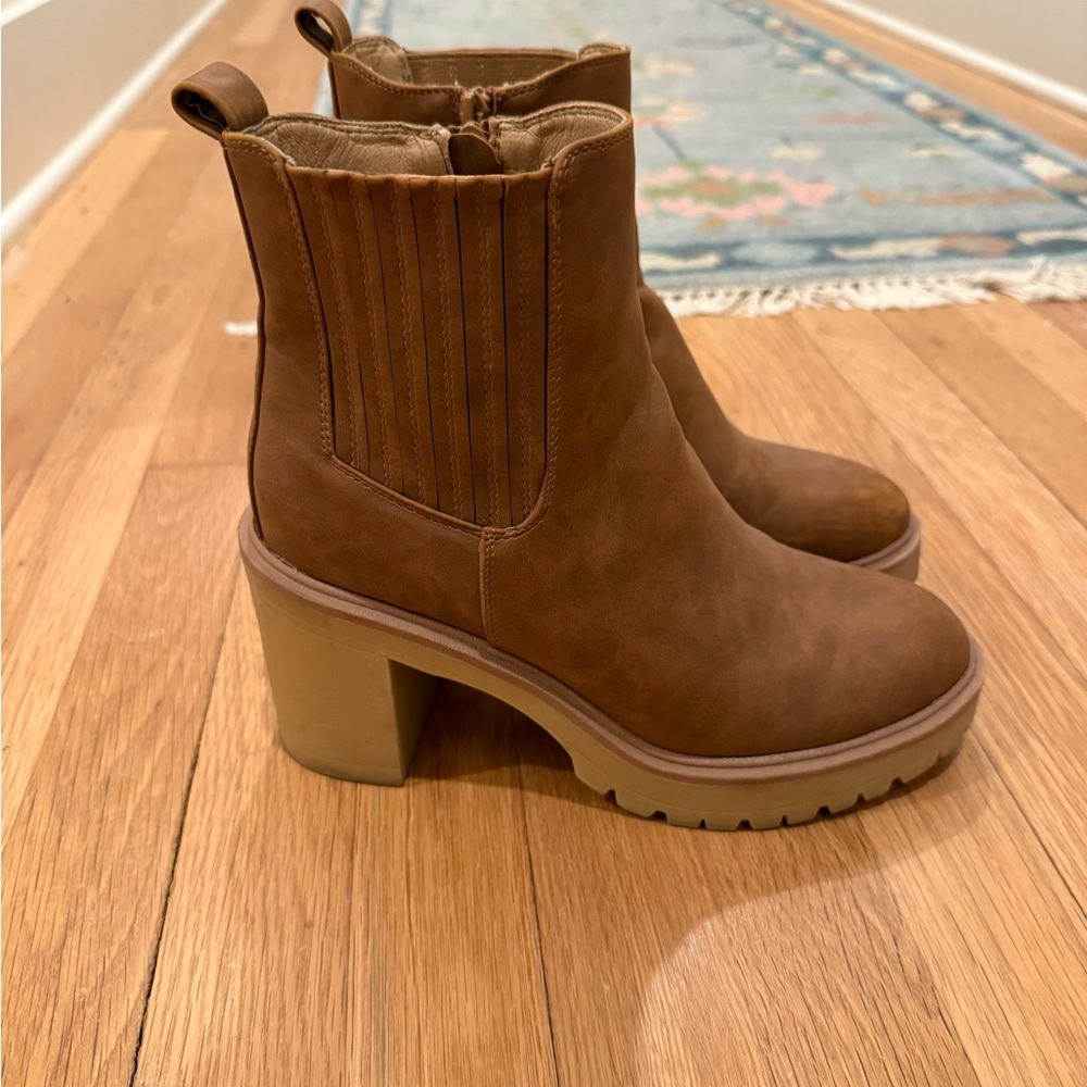 DV by Dolce Vita brownAnkle Booties